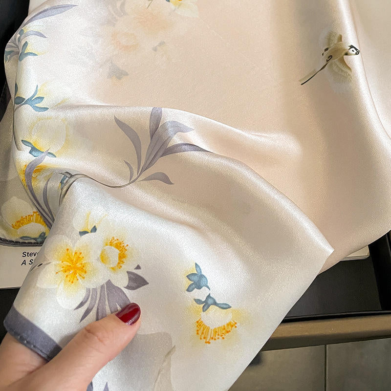 Light-colored floral retro print small square scarf